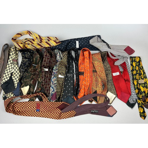 148 - A QUANTITY OF DESIGNER GENTLEMAN'S NECKTIES, in varying conditions (Qty)