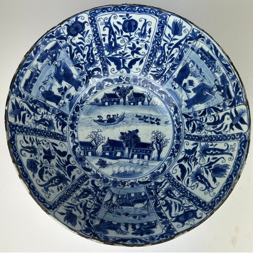 62 - A CHINESE BLUE AND WHITE KRAAK PORCELAIN BOWL LATE MING DYNASTY CHONGZHEN PERIOD (1627-1644), 

The ... 