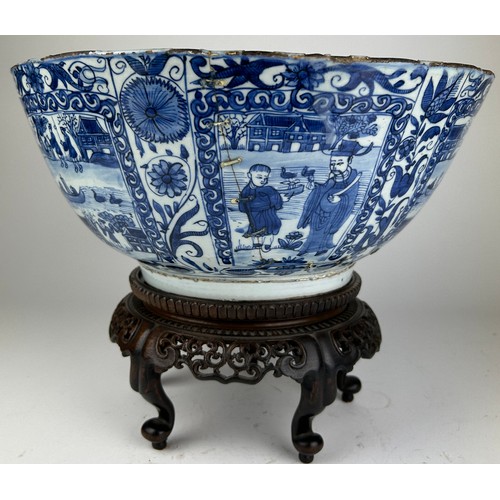 62 - A CHINESE BLUE AND WHITE KRAAK PORCELAIN BOWL LATE MING DYNASTY CHONGZHEN PERIOD (1627-1644), 

The ... 