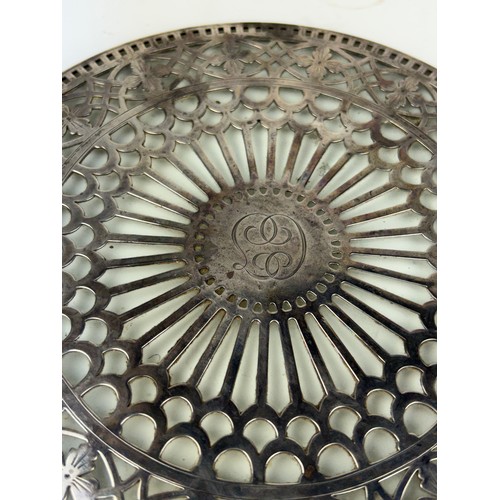 120 - A TIFFANY AND CO SILVER AND GLASS CIRCULAR DISH, ENGRAVED 'TIFFANY&CO 17917 MAKERS 2328 STERLING SIL... 