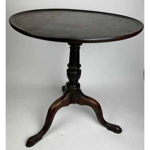 218 - A GEORGE III TILT TOP OCCASIONAL TABLE, on three legs terminating in narrow claw and ball feet

68cm... 