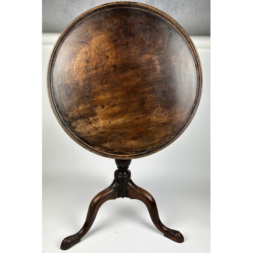 218 - A GEORGE III TILT TOP OCCASIONAL TABLE, on three legs terminating in narrow claw and ball feet

68cm... 