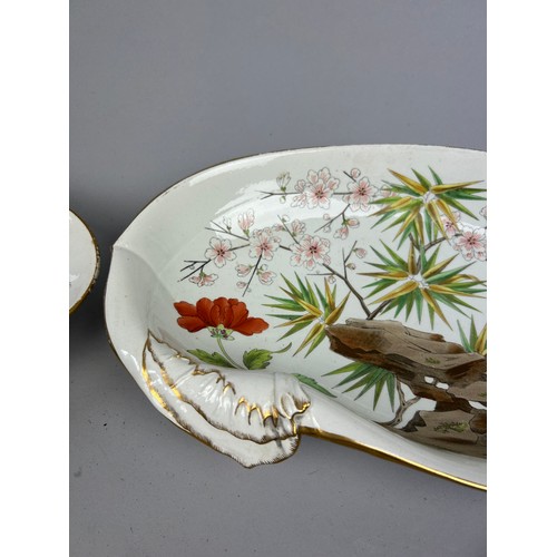 84 - A WEDGWOOD SHELL DESIGN PART DINNER SERVICE IN THE JAPANESE STYLE, painted with flowers and rocky ou... 