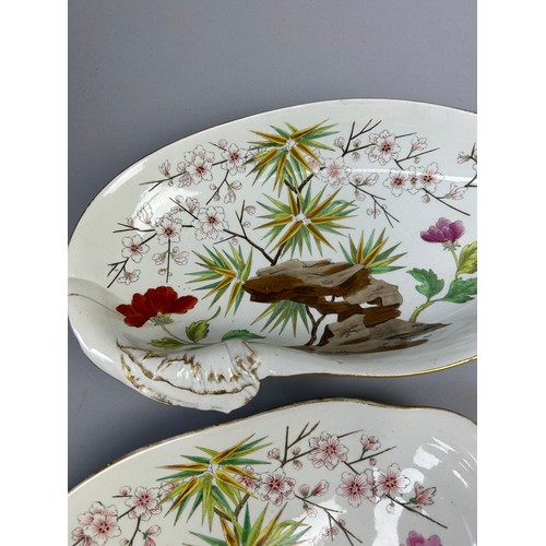 84 - A WEDGWOOD SHELL DESIGN PART DINNER SERVICE IN THE JAPANESE STYLE, painted with flowers and rocky ou... 