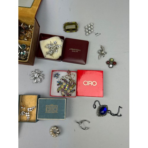 287 - A LARGE COLLECTION OF BROOCHES AND SOME 925 SILVER RINGS (Qty)