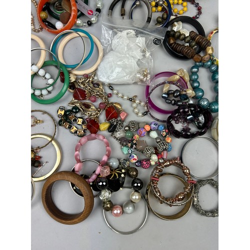 288 - A LARGE COLLECTION OF COSTUME BANGLES (Qty)