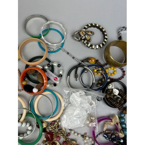 288 - A LARGE COLLECTION OF COSTUME BANGLES (Qty)