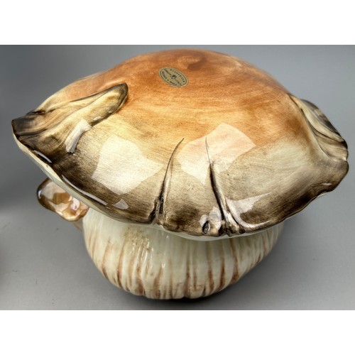 93 - AN ITALIAN CERAMIC MUSHROOM DESIGN SOUP SET, realistically figured by 'Decorata A Mano', Casale M It... 