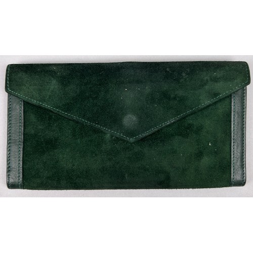 290 - A VINTAGE GUCCI PURSE WITH HAND CLIP, green suede with dustbag