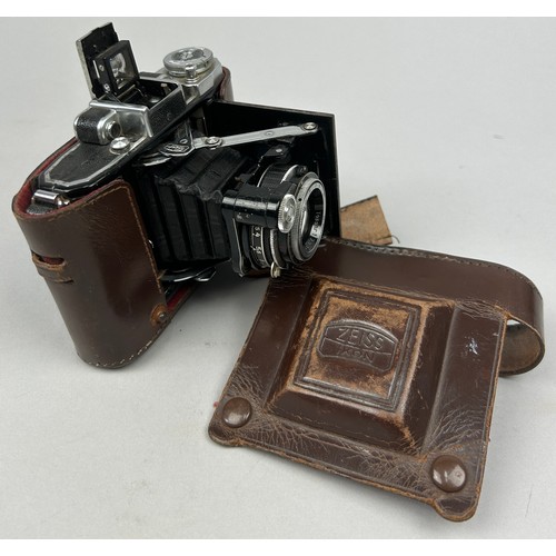 264 - A ZEISS-IKON SUPER IKONTA 531 CAMERA 6 X 4.5CM CIRCA 1948 WITH OPTON-TESSAR 75MM LENS, 

Lens in bro... 