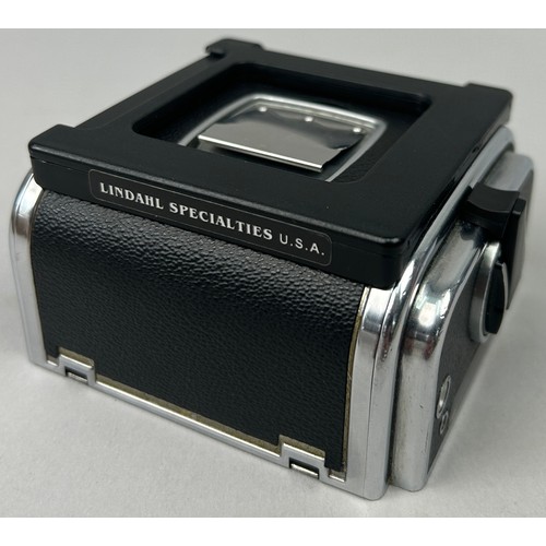 259 - A HASSELBLAD FILM BACK 16-645 FORMAT. 

In good condition.