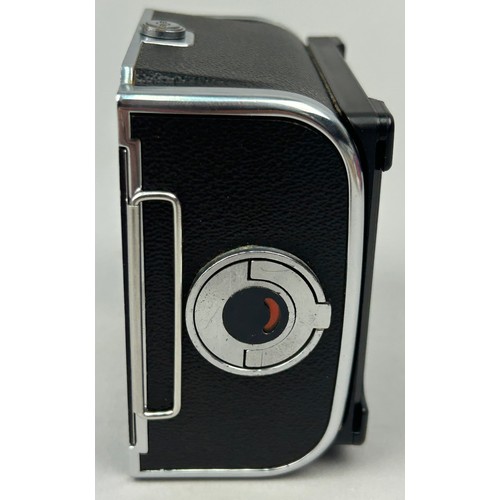 259 - A HASSELBLAD FILM BACK 16-645 FORMAT. 

In good condition.