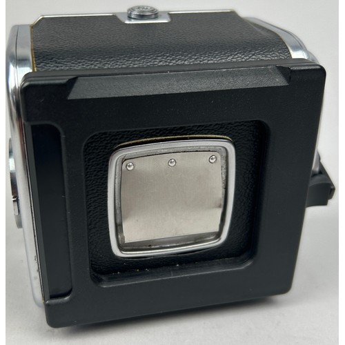 259 - A HASSELBLAD FILM BACK 16-645 FORMAT. 

In good condition.