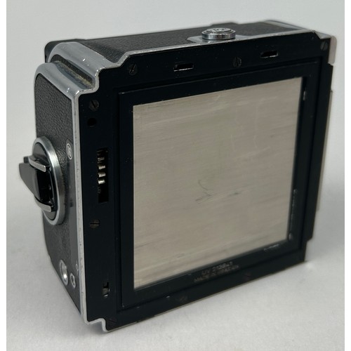 259 - A HASSELBLAD FILM BACK 16-645 FORMAT. 

In good condition.