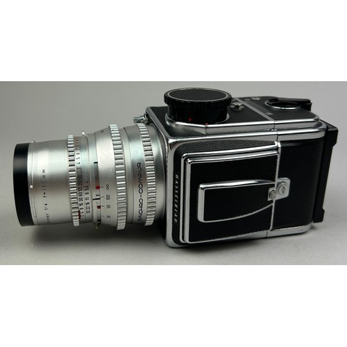 255 - A 1981 HASSELBLAD 500 C/M Camera with SONNAR 150 mm Lens and A.12 back.

Full working order and in v...