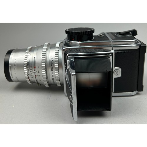 255 - A 1981 HASSELBLAD 500 C/M Camera with SONNAR 150 mm Lens and A.12 back.

Full working order and in v... 