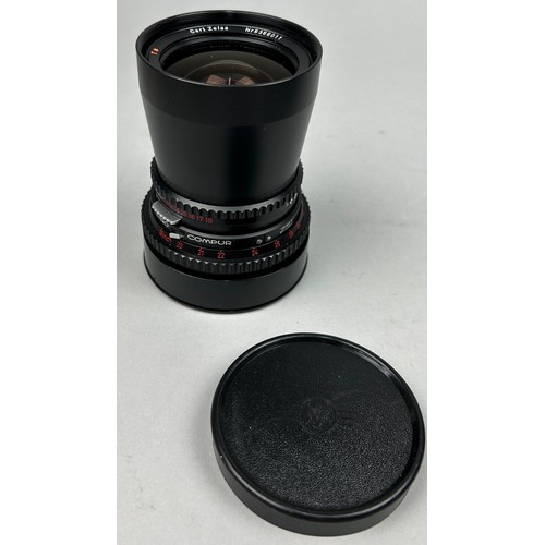 257 - A HASSELBLAD BLACK DISTAGON C 50MM LENS WITH FRONT AND REAR CAPS 
Very good condition and in full wo... 