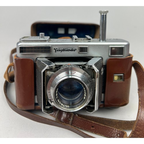 A VOIGTLANDER VITESSA L ULTRON 50MM F2 CAMERA, in original leather