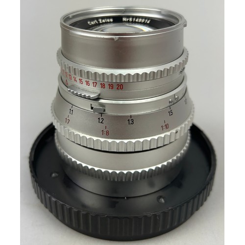 258 - A HASSELBLAD S-PLANAR 120MM LENS IN CHROME WITH FRONT CAP IN BUBBLE KEEPER

In very good condition.