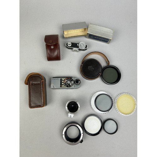 274 - A COLLECTION OF CAMERA ACCESSORIES, to include: 

WATA-METER Super Rangefinder in original manufactu... 