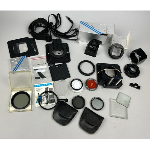 260 - A VERY LARGE COLLECTION OF HASSELBLAD ACCESSORIES TO INCLUDE: 

H/B Magnifying Finder Hood 52094 in ... 