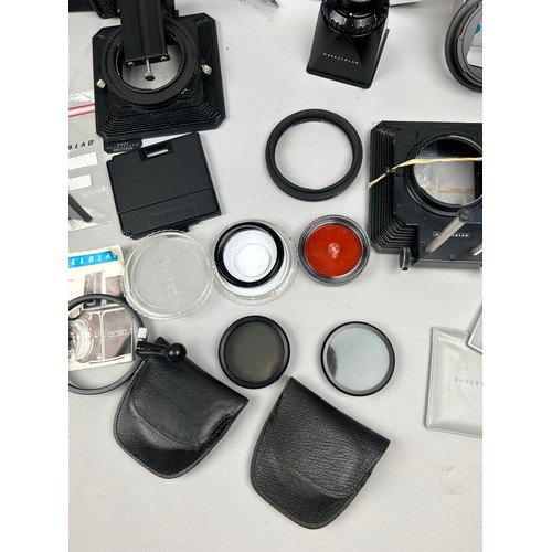 260 - A VERY LARGE COLLECTION OF HASSELBLAD ACCESSORIES TO INCLUDE: 

H/B Magnifying Finder Hood 52094 in ... 