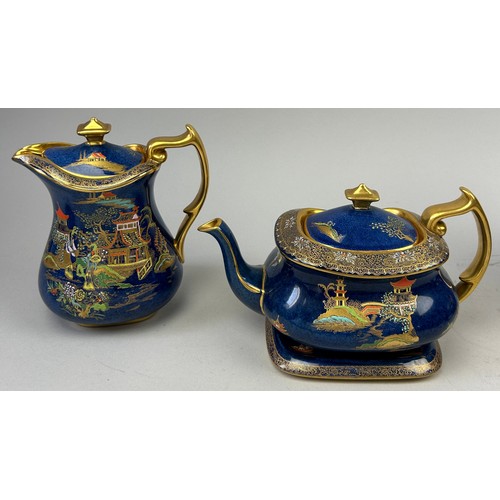 101 - CARLTON WARE NEW MIKADO 1920-1930 TEA POT WITH MATCHING HOT WATER JUG (3) 

Tallest 17cm