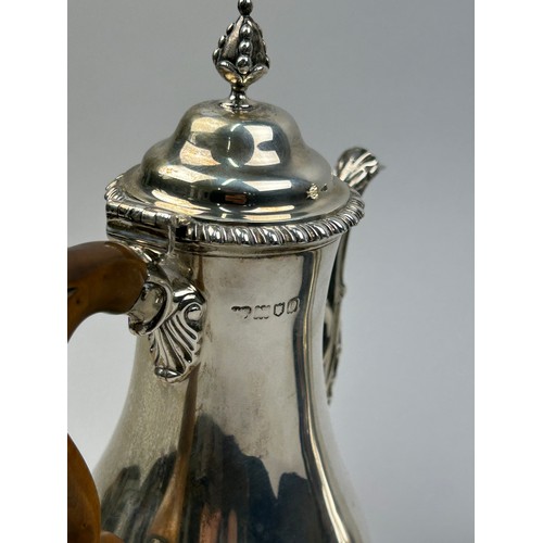 58 - A GEORGE V SILVER COFFEE POT AND HOT WATER JUG, each having a gadroon rim and pineapple finial each ... 