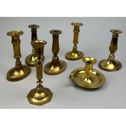 224 - A COLLECTION OF BRASS CANDLESTICKS (7)