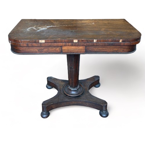 197 - A VICTORIAN MAHOGANY TEA TABLE

92cm x 75cm x 45cm