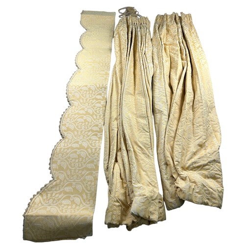 210 - A PAIR OF ZIMMER&ROHDE YELLOW DAMASK CURTAINS,

Lined and interlined full length hand sewn French he... 