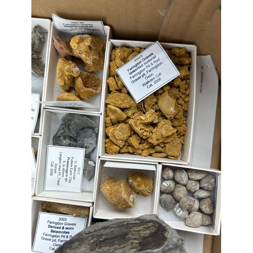 32 - TWO TRAYS OF FOSSILS, including ammonites, Hertfordshire pudding stone, gravels and more (Qty)

Ex B... 