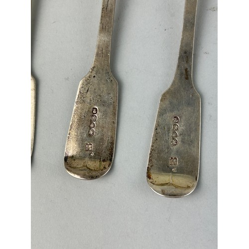 66 - A SET OF SIXTEEN SILVER SPOONS, to include six serving spoons, tablespoons and teaspoons 

Weight 72... 