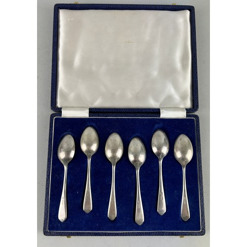 67 - A SILVER AND GILT SPOON PRESENTATION SET IN A CASE (6) 

Marks for Roberts and Belks
Weight 100gms