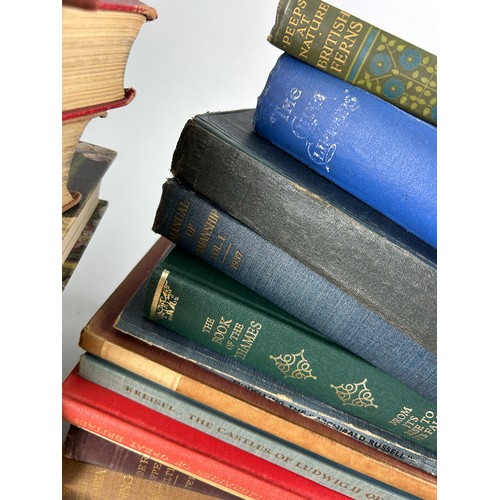 490 - A COLLECTION OF ANTIQUE BOOKS TO INCLUDE TOPICS SUCH AS MILITARY, ART, NATURE AND MORE (Qty)