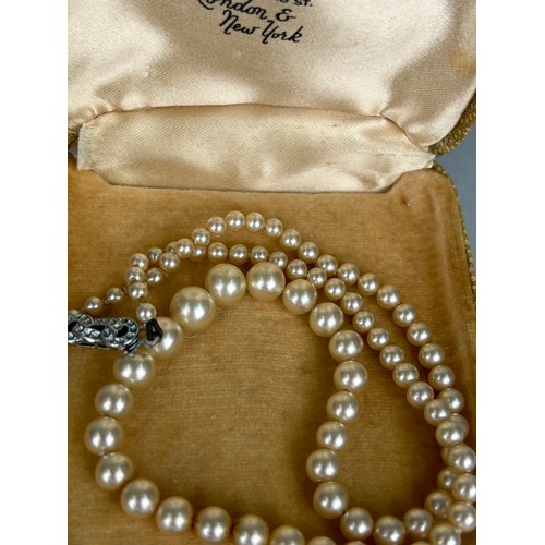 A NECKLACE OF CULTURED PEARLS ON A PENDANT within a Ciro of Bond