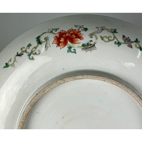 95 - A VERY LARGE CHINESE FAMILLE VERTE CHARGER QING DYNASTY LATE 19TH CENTURY, 

Decorated with horses a... 