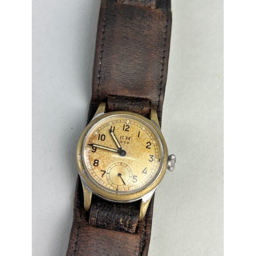 51 - A WORLD WAR II ARMY WATCH WITH ORIGINAL STRAP