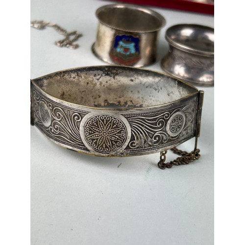 55 - A COLLECTION OF MISCELLANEOUS SILVER, SILVER JEWELLERY AND SILVER PLATE, 

The silver weighing: 160g... 