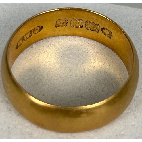 43 - A COLLECTION OF GOLD RINGS, 

To include: two 22ct marked gold wedding bands (7.3gms) 

One tested 1... 