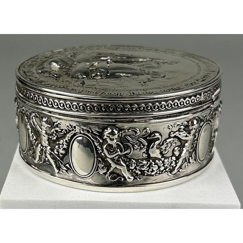 65 - A DUTCH SILVER BOX MADE TO COMMEMORATE THE DEATH OF ADMIRAL MAARTEN HARPERTZOON TROMP, 

Inscribed d... 