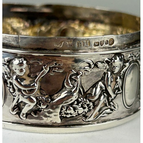 65 - A DUTCH SILVER BOX MADE TO COMMEMORATE THE DEATH OF ADMIRAL MAARTEN HARPERTZOON TROMP, 

Inscribed d... 