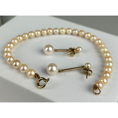 32 - A STRING CULTURED PEARL NECKLACE WITH 9CT GOLD CLASPS, together with a shorter necklace, a bracelet ... 