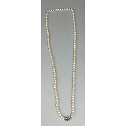 7 - A LONG-CULTURED PEARL NECKLACE WITH WHITE GOLD CLASP, INSET WITH SMALL DIAMONDS AND SAPPHIRES 

Weig... 