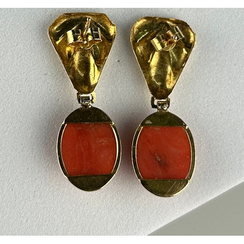 21 - A PAIR OF 9CT GOLD AND CORAL EARRINGS. Weight 4.9gms.

Each 3.3cm drop.