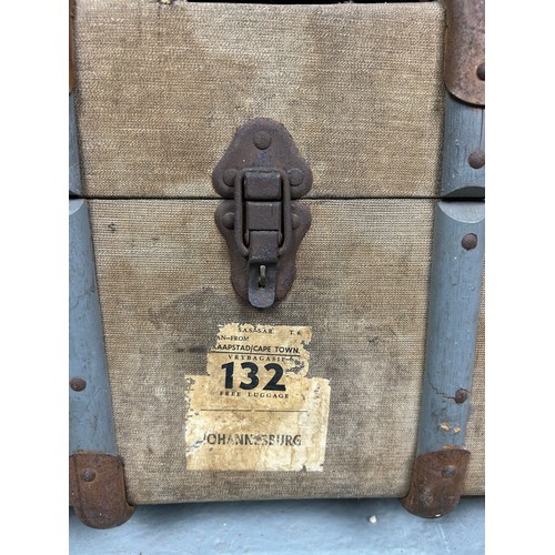 514 - A COLLECTION OF SIX ANTIQUE SUITCASES AND TRUNKS OF VARYING SIZES (6)