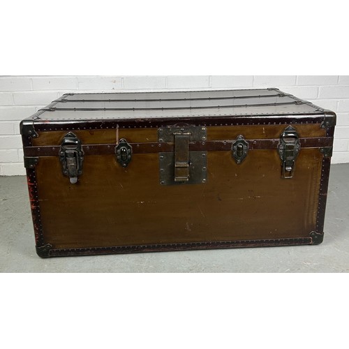 509 - A LARGE GREEN LEATHER TRUNK COFFEE TABLE