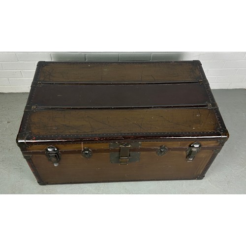 509 - A LARGE GREEN LEATHER TRUNK COFFEE TABLE