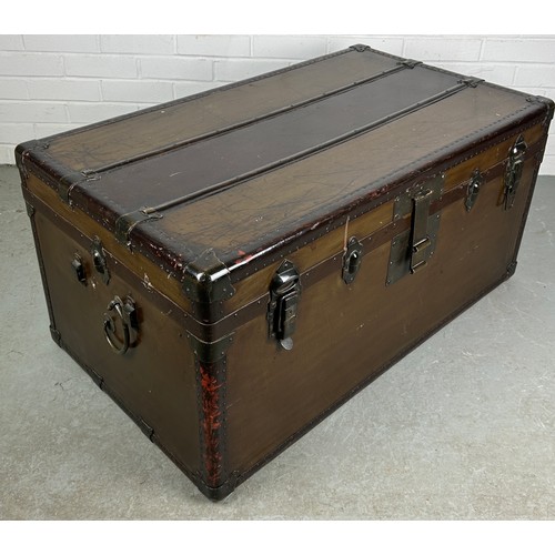 509 - A LARGE GREEN LEATHER TRUNK COFFEE TABLE