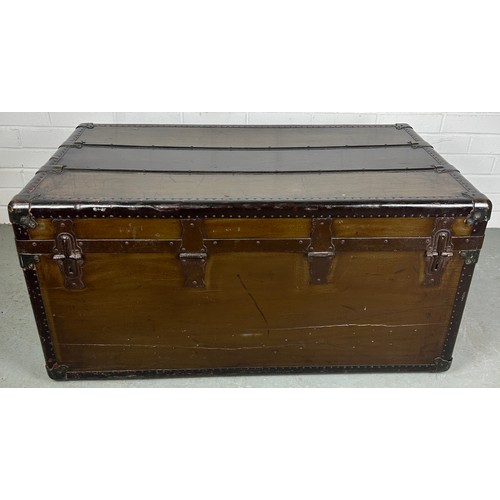 509 - A LARGE GREEN LEATHER TRUNK COFFEE TABLE